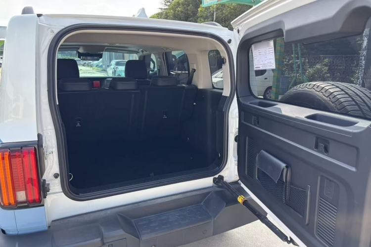 Used Tank 300 2023 City Edition 2.0T—Stylish as Ever Trunk