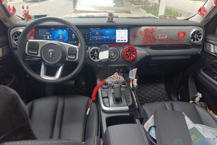 Used Tank 300 2023 City Edition 2.0T—Stylish as Ever Center Console