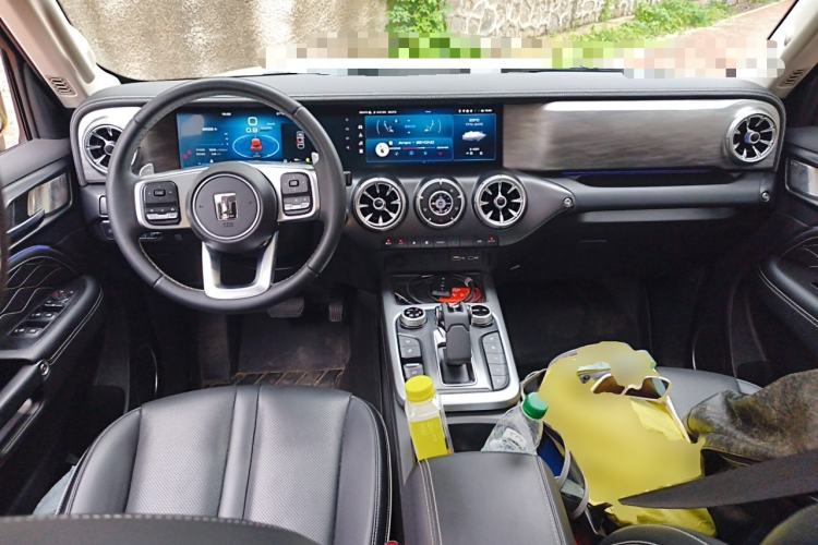 Used Tank 300 2023 City Edition 2.0T—Stylish as Ever Center Console