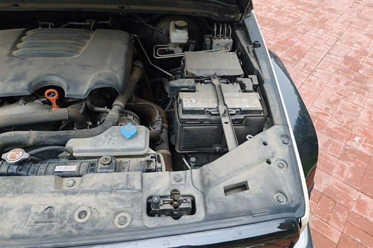 Used Tank 300 2023 City Edition 2.0T—Stylish as Ever Engine Bay Left