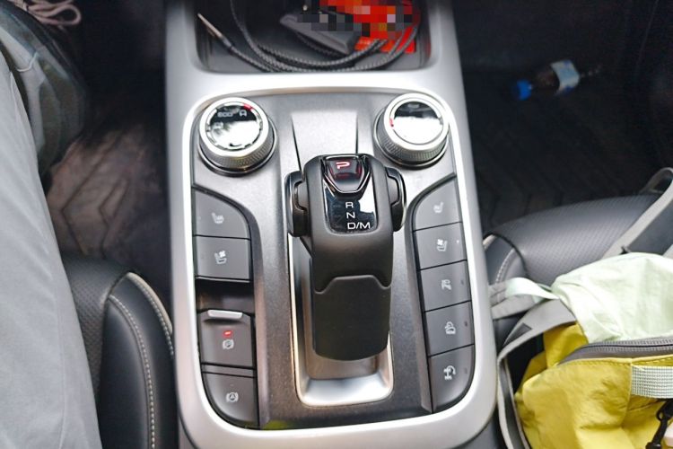 Used Tank 300 2023 City Edition 2.0T—Stylish as Ever Gear Lever