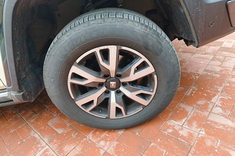 Used Tank 300 2023 City Edition 2.0T—Stylish as Ever Right Front Wheel Hub