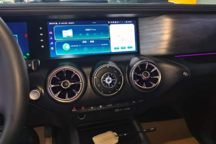 Used Tank 300 2023 City Edition 2.0T—Stylish as Ever Audio And AC Panel