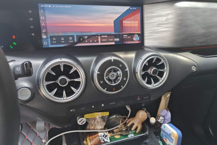 Used Tank 300 2023 City Edition 2.0T—Stylish as Ever Audio And AC Panel