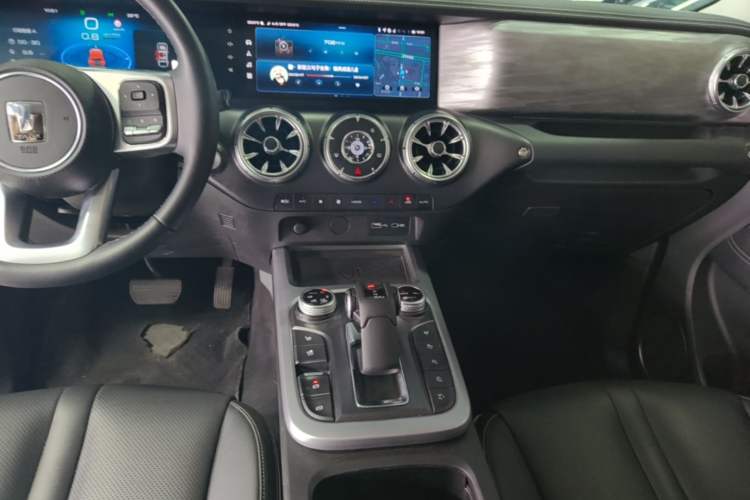 Used Tank 300 2023 City Edition 2.0T—Stylish as Ever Audio And AC Panel