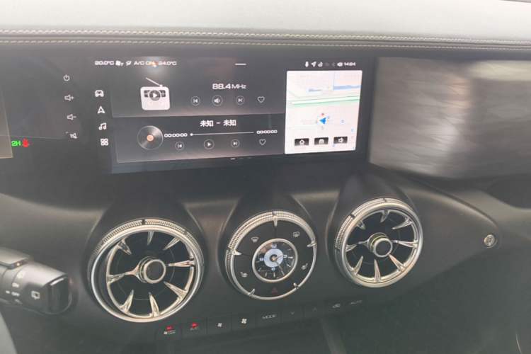 Used Tank 300 2023 Off-Road Edition 2.0T Challenger Audio And AC Panel