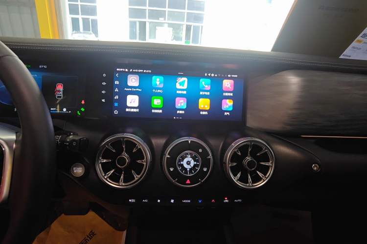 Used Tank 300 2023 City Edition 2.0T—Stylish as Ever Audio And AC Panel