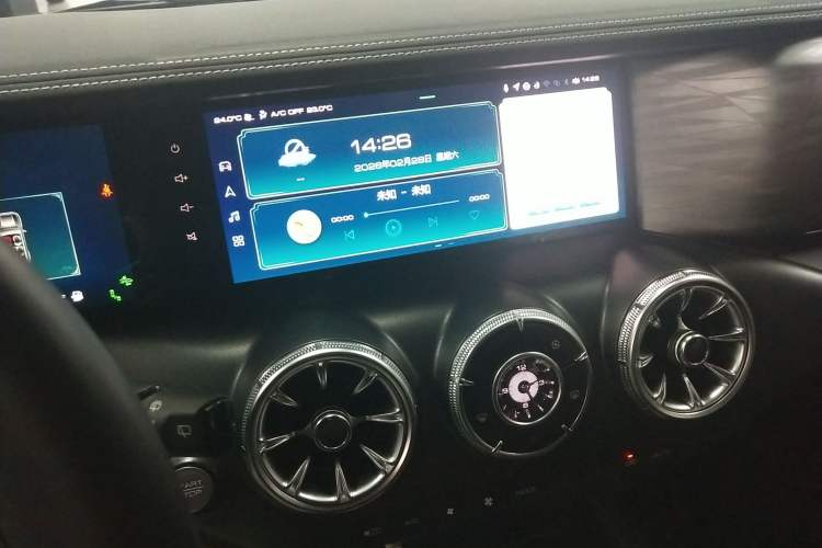 Used Tank 300 2023 City Edition 2.0T—Stylish as Ever Audio And AC Panel