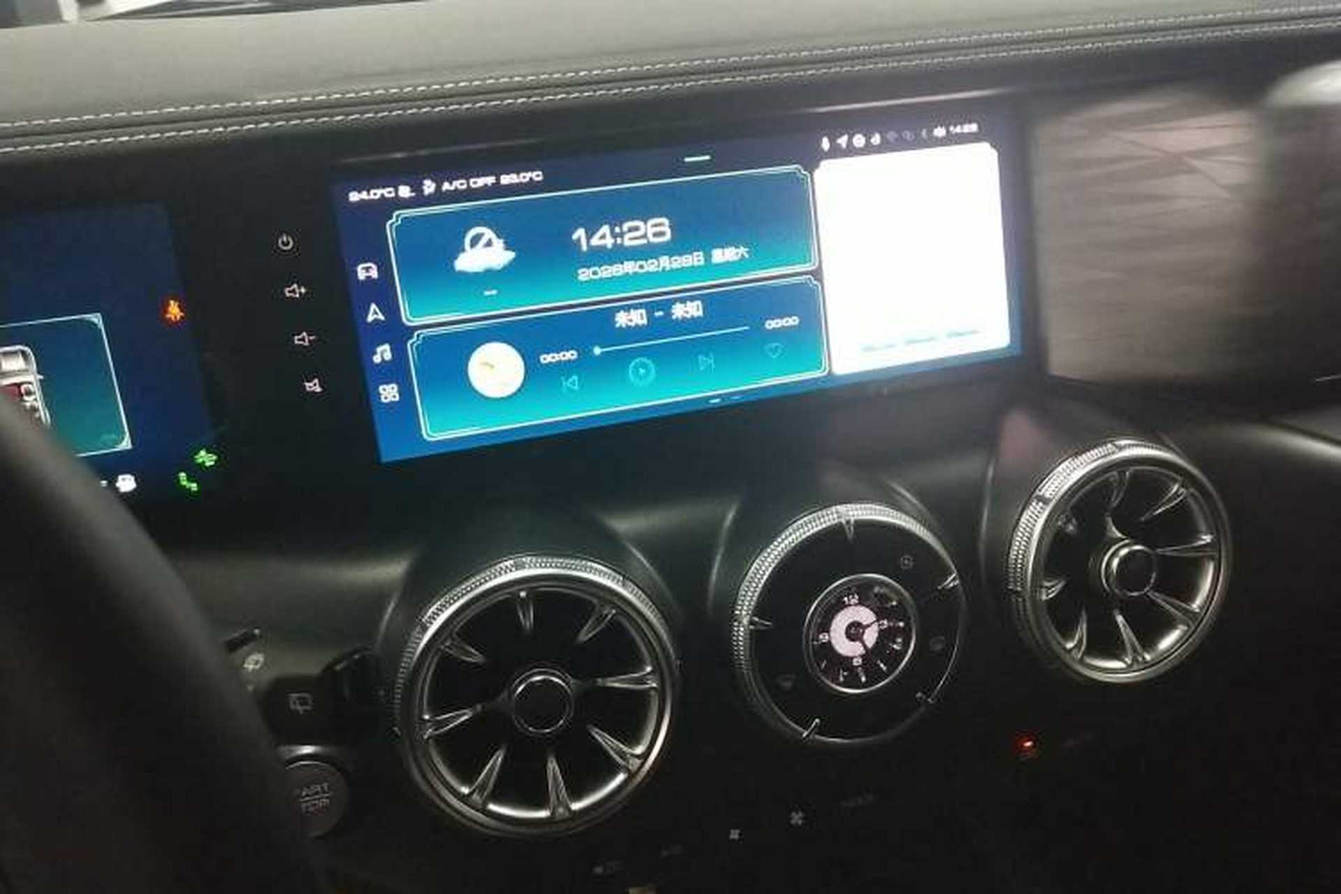 Used Tank 300 2023 City Edition 2.0T—Stylish as Ever Audio And AC Panel
