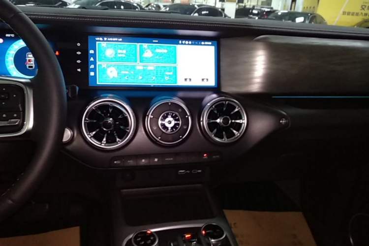 Used Tank 300 2023 City Edition 2.0T—Stylish as Ever Audio And AC Panel