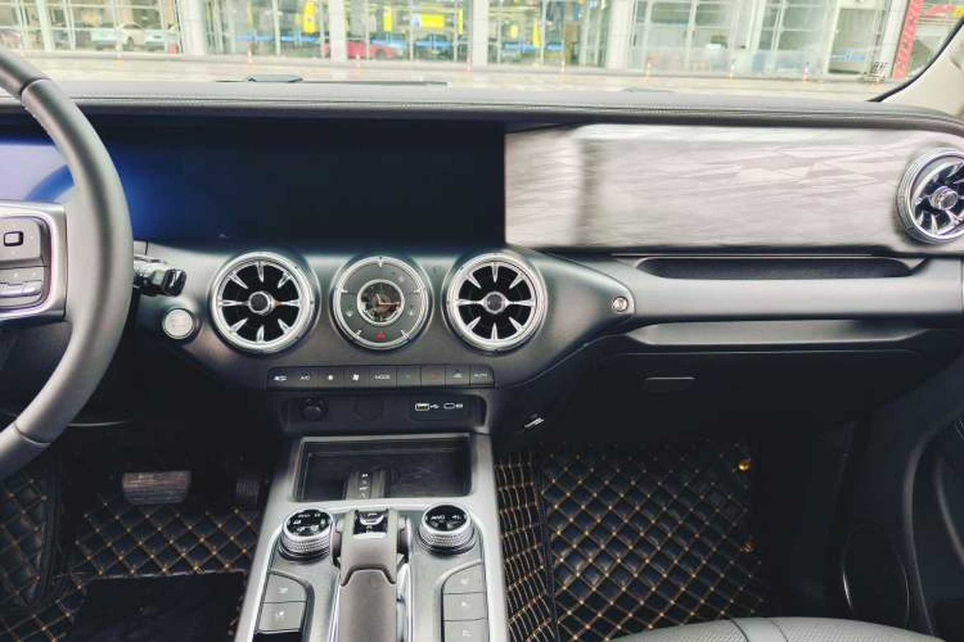 Used Tank 300 2023 City Edition 2.0T—Stylish as Ever Audio And AC Panel