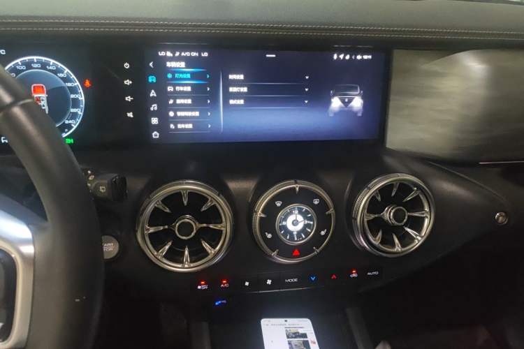 Used Tank 300 2023 Off-Road Edition 2.0T Challenger Audio And AC Panel