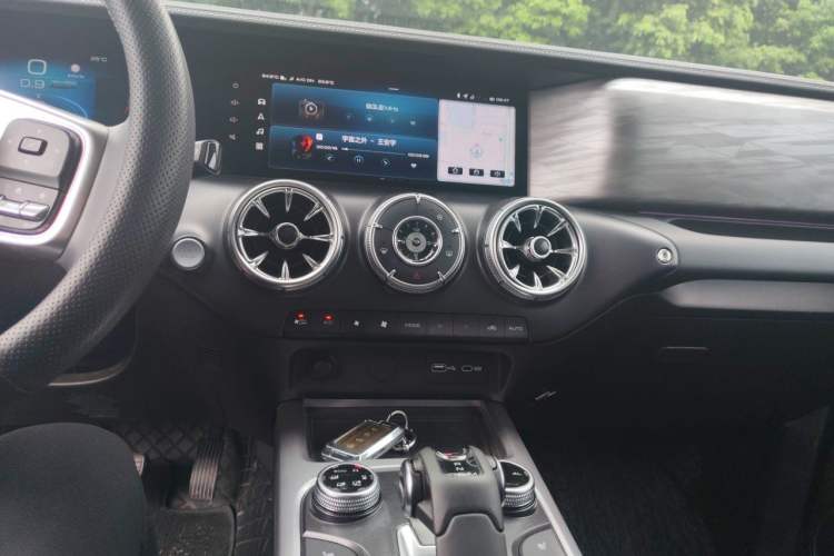 Used Tank 300 2023 City Edition 2.0T—Stylish as Ever Audio And AC Panel