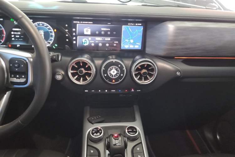 Used Tank 300 2023 City Edition 2.0T—Stylish as Ever Audio And AC Panel