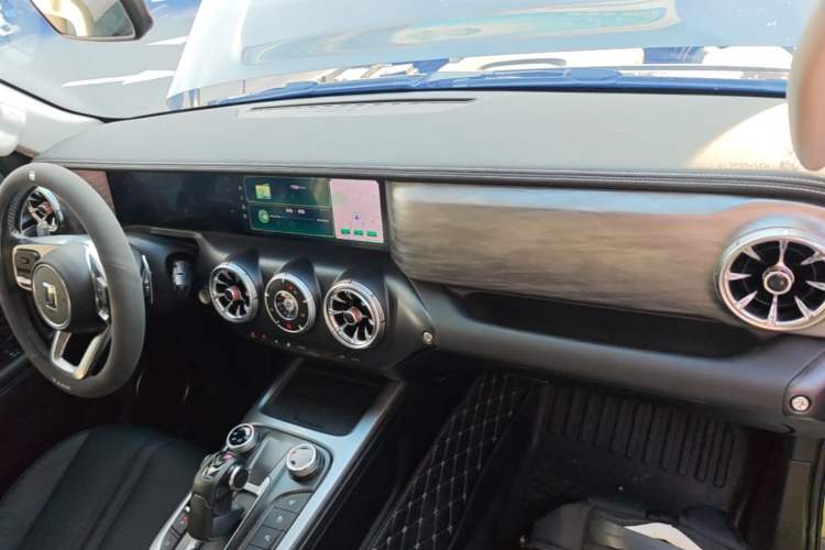 Used Tank 300 2023 City Edition 2.0T—Stylish as Ever Center Console