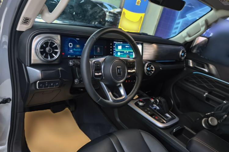 Used Tank 300 2023 City Edition 2.0T—Stylish as Ever Center Console