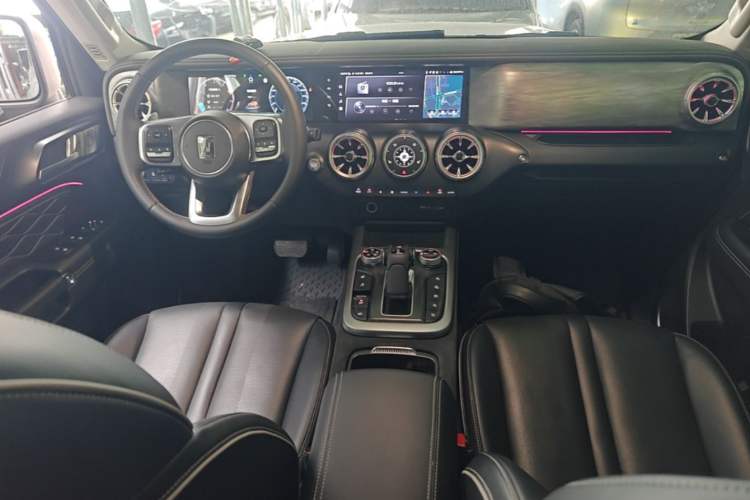 Used Tank 300 2023 Off-Road Edition 2.0T Conqueror Center Console