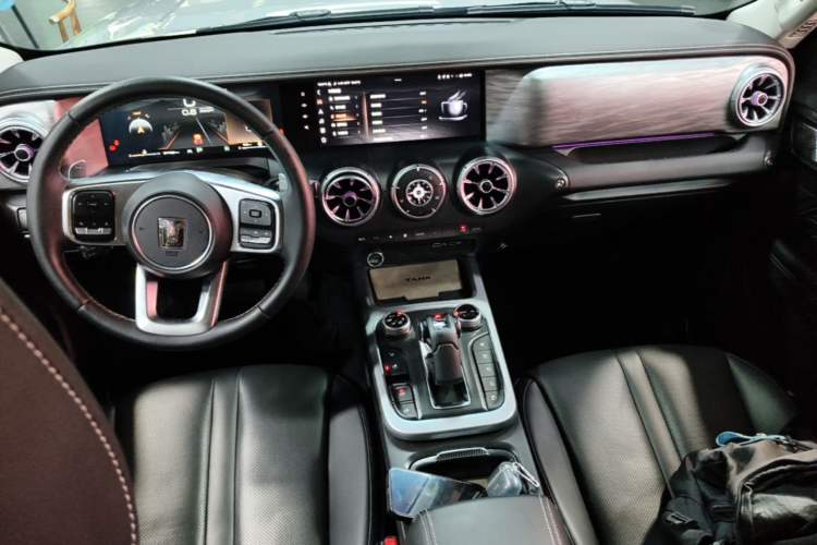 Used Tank 300 2023 City Edition 2.0T—Stylish as Ever Center Console
