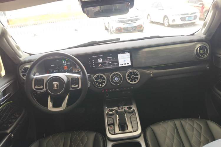 Used Tank 300 2023 Off-Road Edition 2.0T Challenger Center Console
