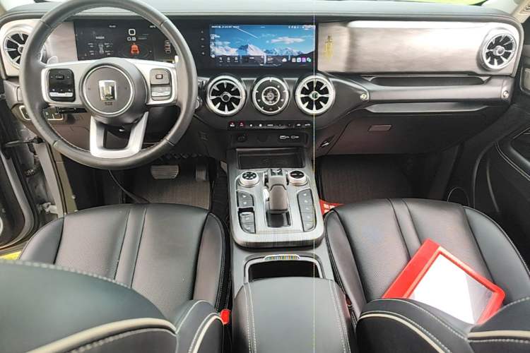 Used Tank 300 2023 City Edition 2.0T—Stylish as Ever Center Console