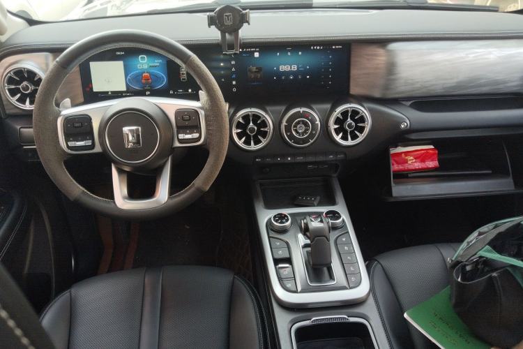 Used Tank 300 2023 City Edition 2.0T—Stylish as Ever Center Console