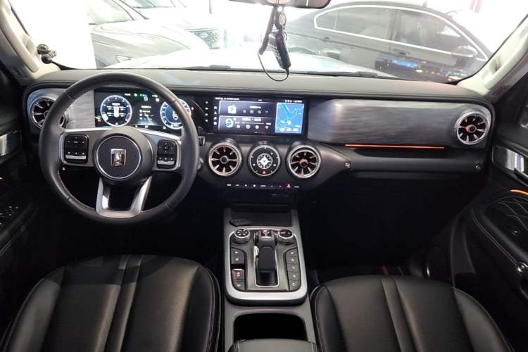 Used Tank 300 2023 City Edition 2.0T—Stylish as Ever Center Console