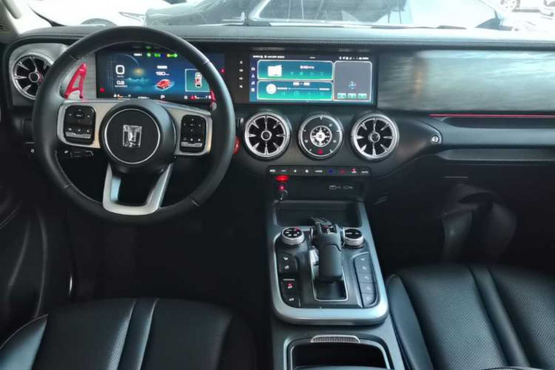 Used Tank 300 2023 City Edition 2.0T—Stylish as Ever Center Console