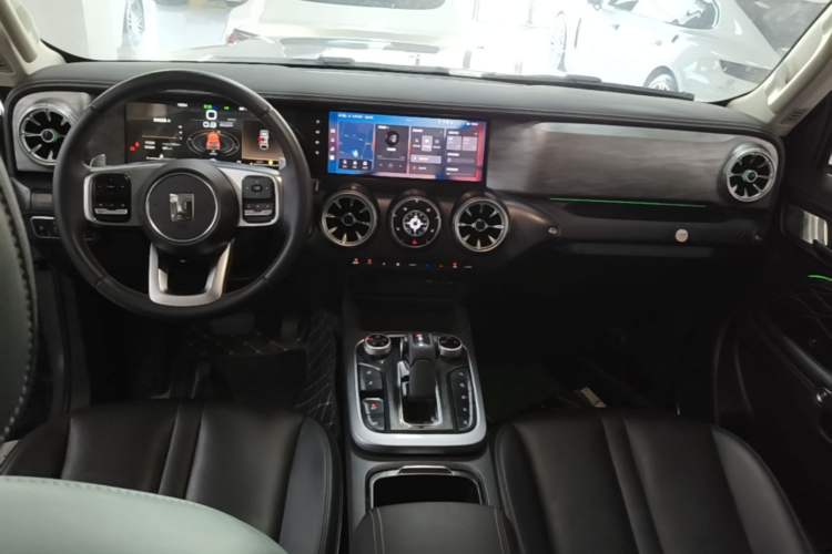 Used Tank 300 2023 Off-Road Edition 2.0T Conqueror Center Console