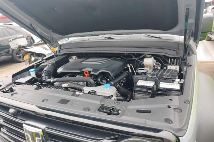 Used Tank 300 2023 Off-Road Edition 2.0T Challenger Engine Bay