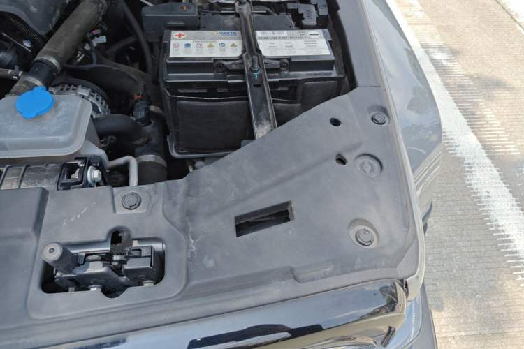 Used Tank 300 2023 City Edition 2.0T—Stylish as Ever Engine Bay Left