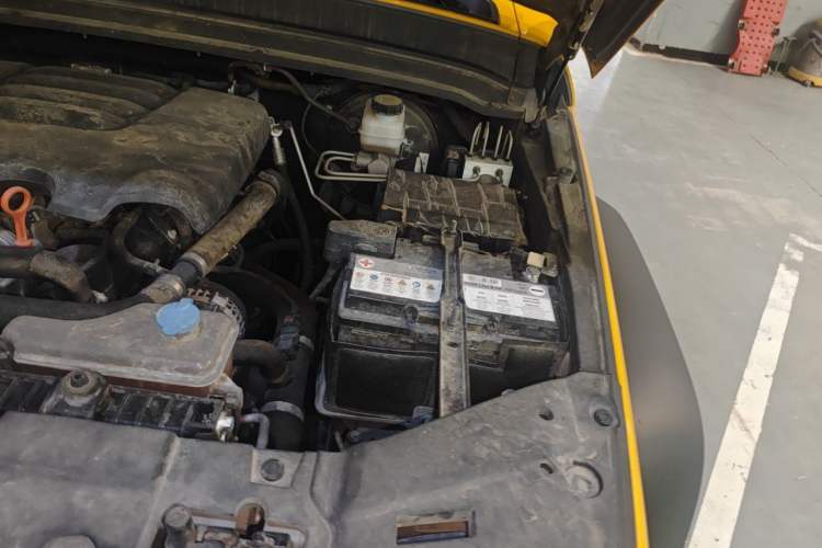 Used Tank 300 2023 Off-Road Edition 2.0T Challenger Engine Bay Left