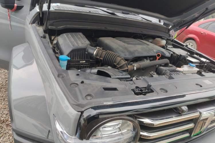 Used Tank 300 2023 City Edition 2.0T—Stylish as Ever Engine Bay Right
