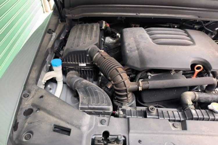 Used Tank 300 2023 City Edition 2.0T—Stylish as Ever Engine Bay Right