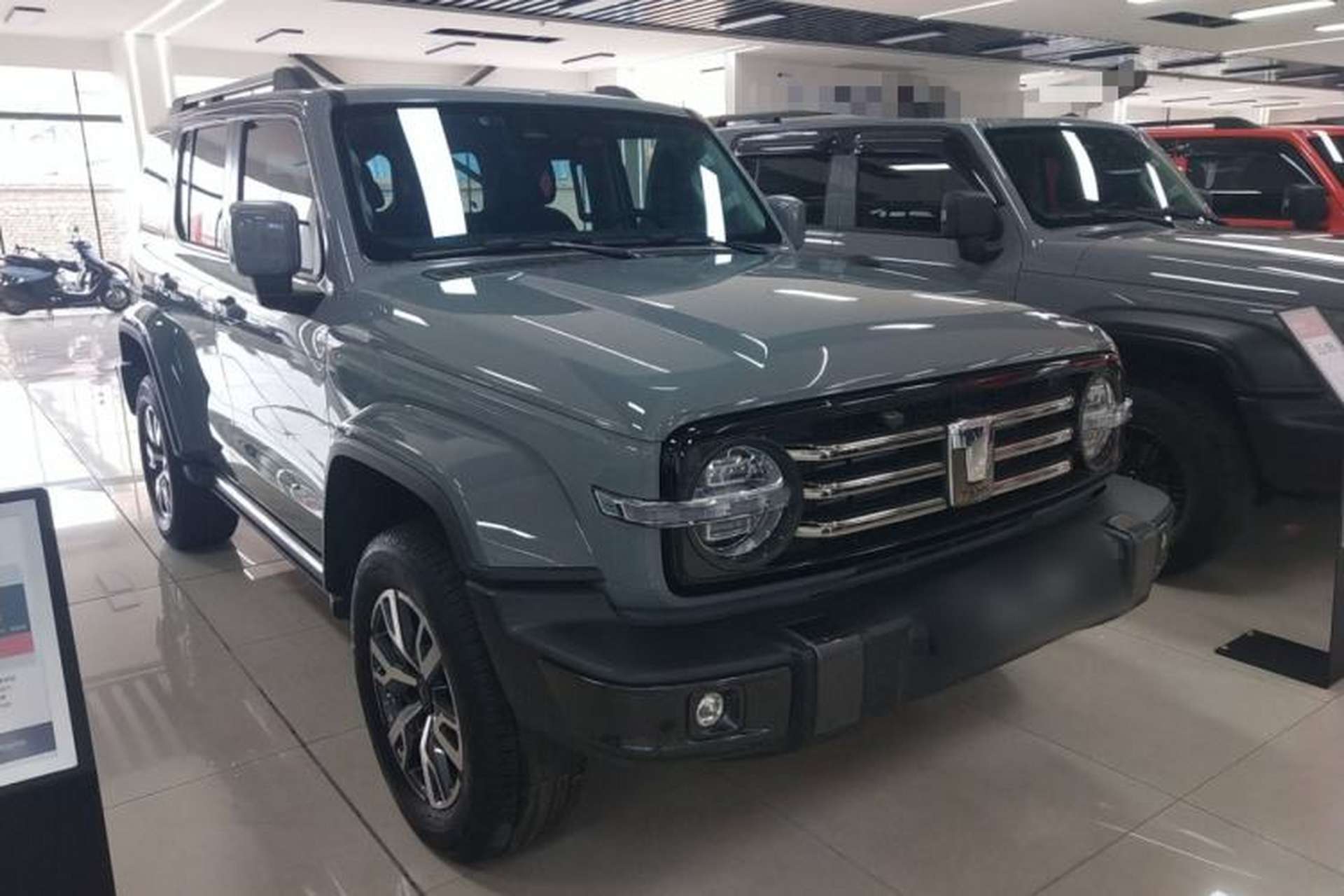 Used Tank 300 2023 City Edition 2.0T—Stylish as Ever Front Right 45 Deg