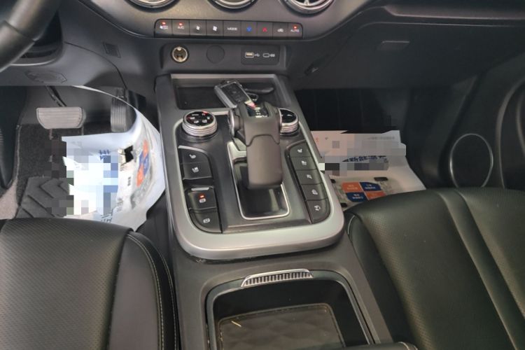 Used Tank 300 2023 City Edition 2.0T—Stylish as Ever Gear Lever