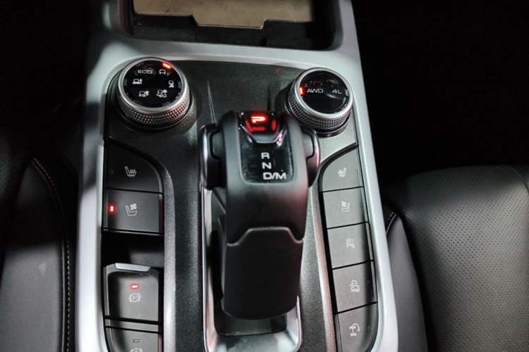 Used Tank 300 2023 City Edition 2.0T—Stylish as Ever Gear Lever