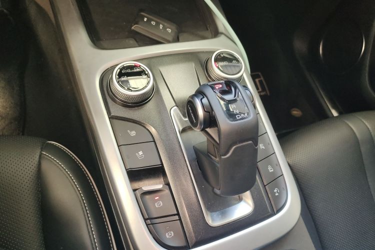 Used Tank 300 2023 City Edition 2.0T—Stylish as Ever Gear Lever