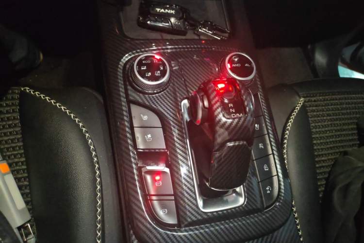 Used Tank 300 2023 City Edition 2.0T—Stylish as Ever Gear Lever