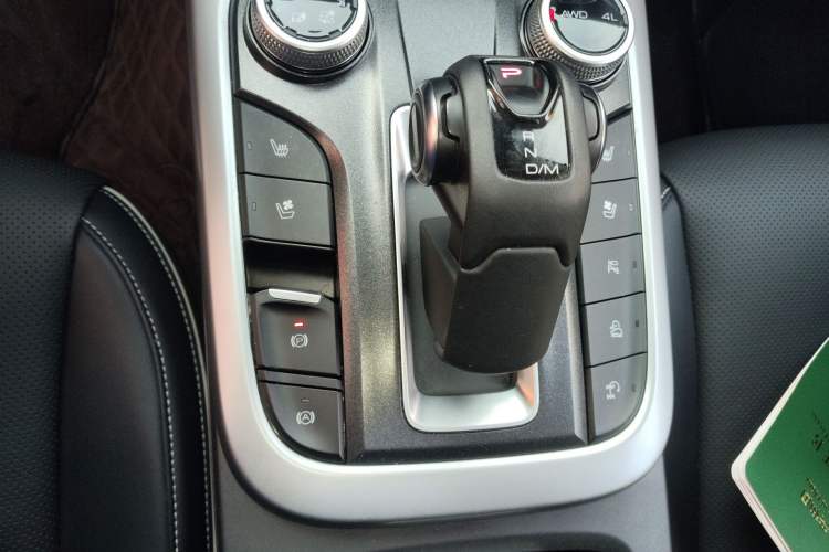 Used Tank 300 2023 City Edition 2.0T—Stylish as Ever Gear Lever