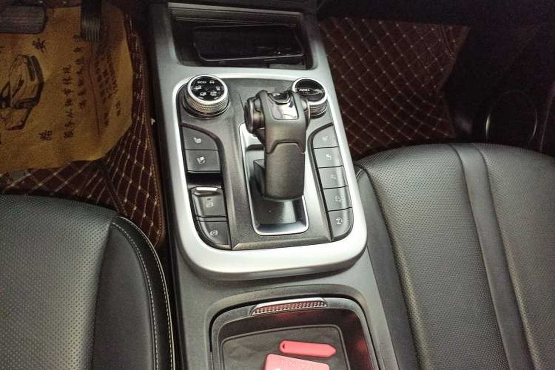 Used Tank 300 2023 City Edition 2.0T—Stylish as Ever Gear Lever
