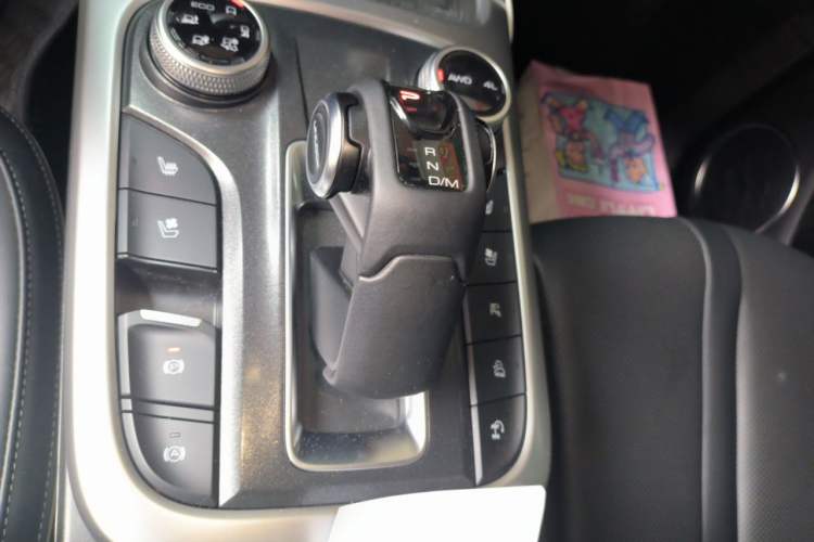 Used Tank 300 2023 City Edition 2.0T—Stylish as Ever Gear Lever