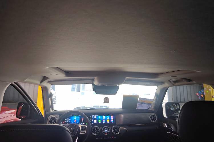 Used Tank 300 2023 City Edition 2.0T—Stylish as Ever Headliner