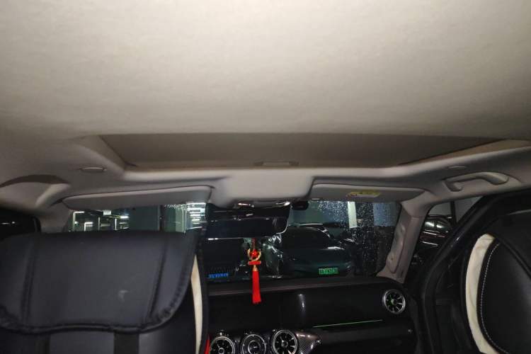 Used Tank 300 2023 City Edition 2.0T—Stylish as Ever Headliner