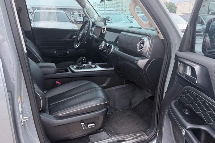 Used Tank 300 2023 City Edition 2.0T—Stylish as Ever Interior 4