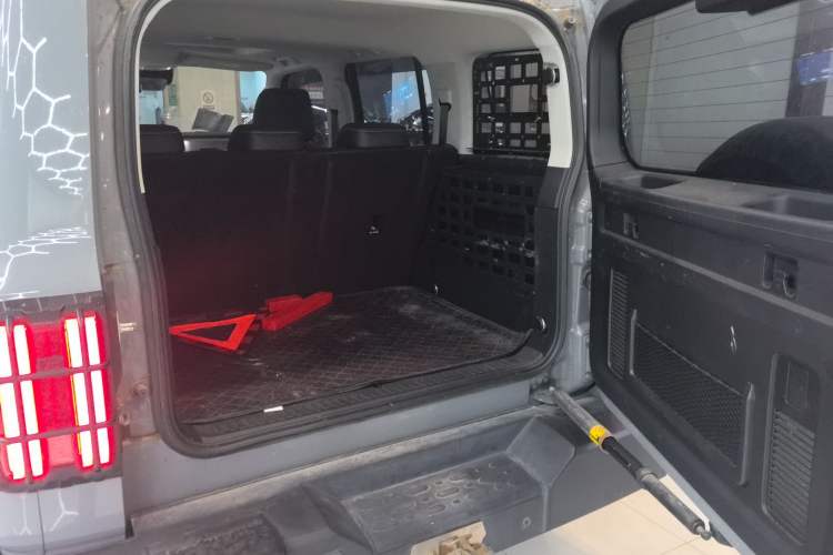 Used Tank 300 2023 Off-Road Edition 2.0T Conqueror Interior 4