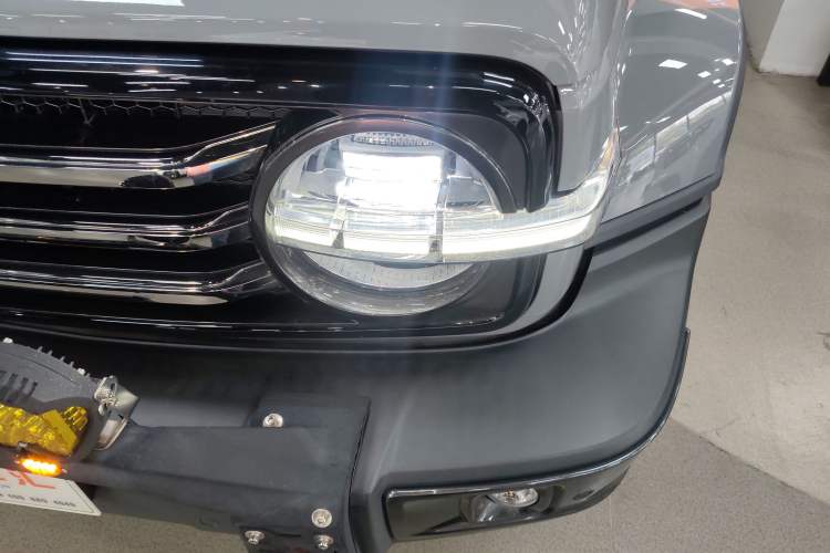 Used Tank 300 2023 City Edition 2.0T—Stylish as Ever Left Front Headlight