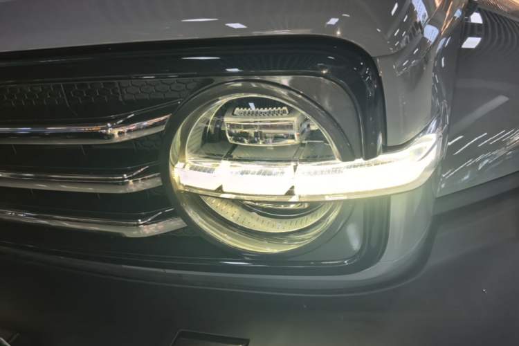 Used Tank 300 2023 City Edition 2.0T—Stylish as Ever Left Front Headlight