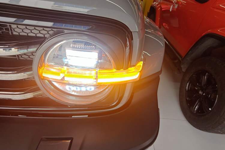 Used Tank 300 2023 City Edition 2.0T—Stylish as Ever Left Front Headlight