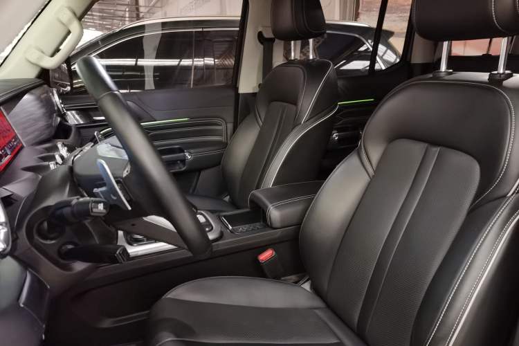 Used Tank 300 2023 City Edition 2.0T—Stylish as Ever Left Front Seat