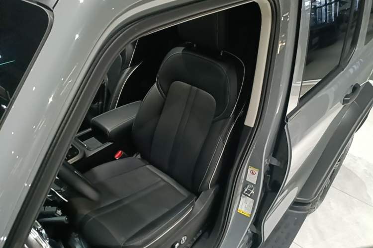Used Tank 300 2023 Off-Road Edition 2.0T Conqueror Left Front Seat